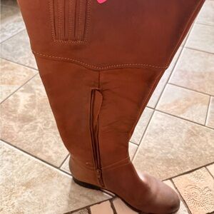 Elegant Brown Heeled Boots